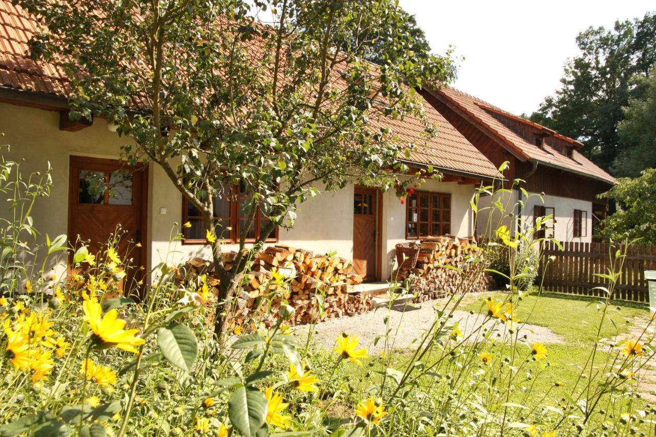 Apartmány Červený Dvůr Chvalšiny Exterior foto