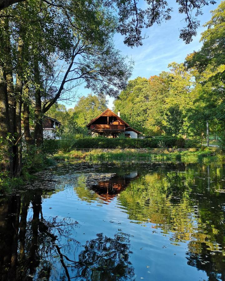 Apartmány Červený Dvůr Chvalšiny Exterior foto